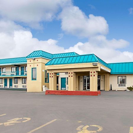 Econo Lodge Utica Eksteriør billede