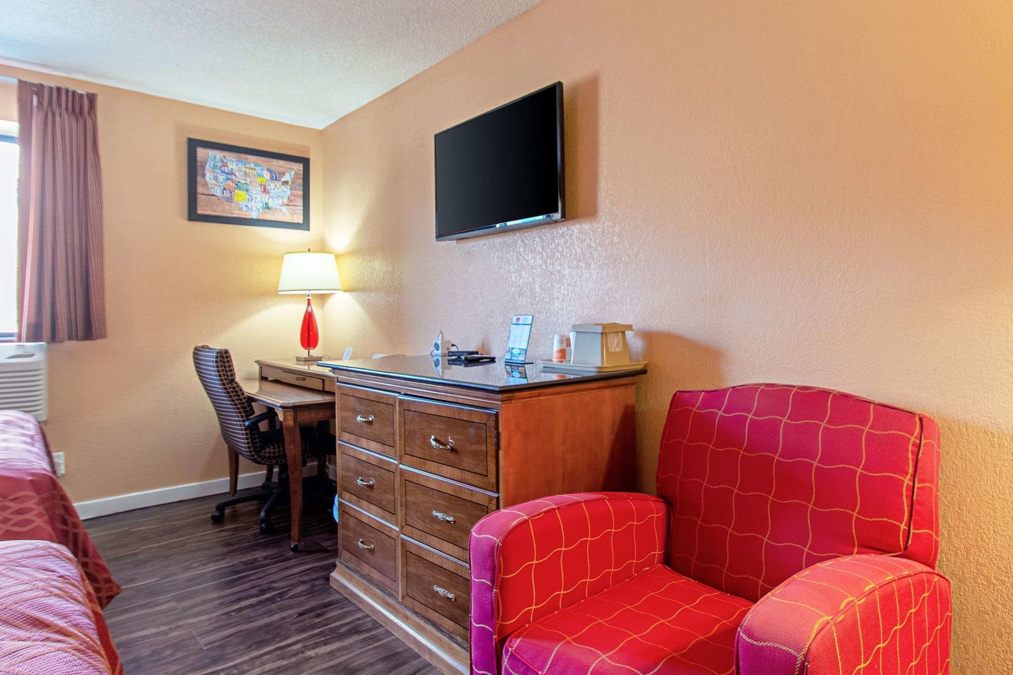 Econo Lodge Utica Eksteriør billede