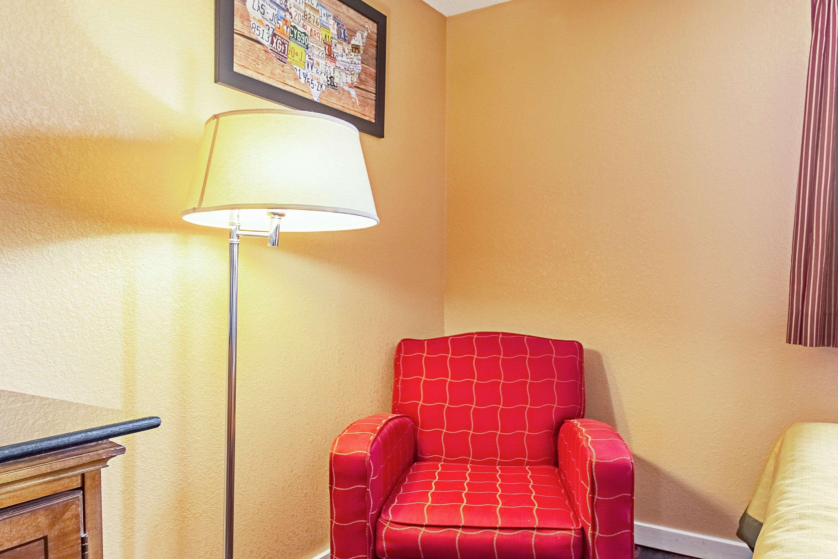 Econo Lodge Utica Eksteriør billede