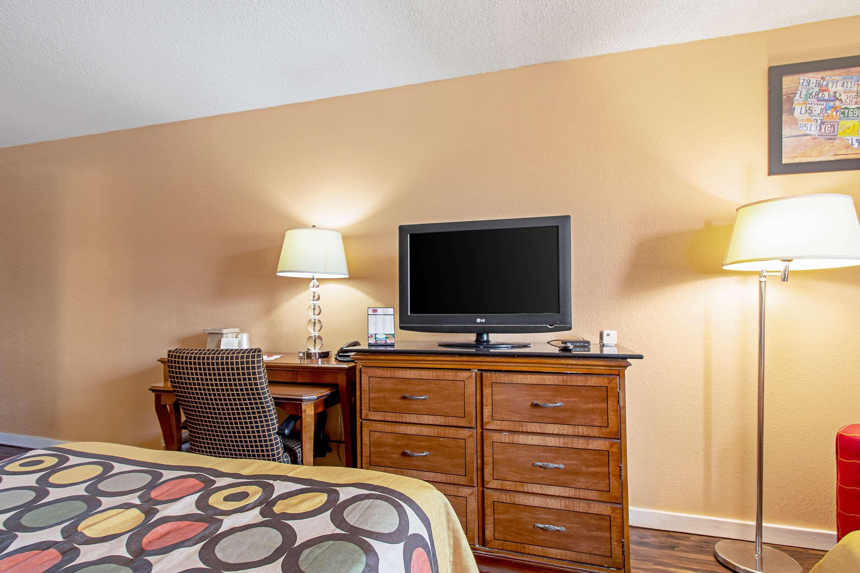 Econo Lodge Utica Eksteriør billede