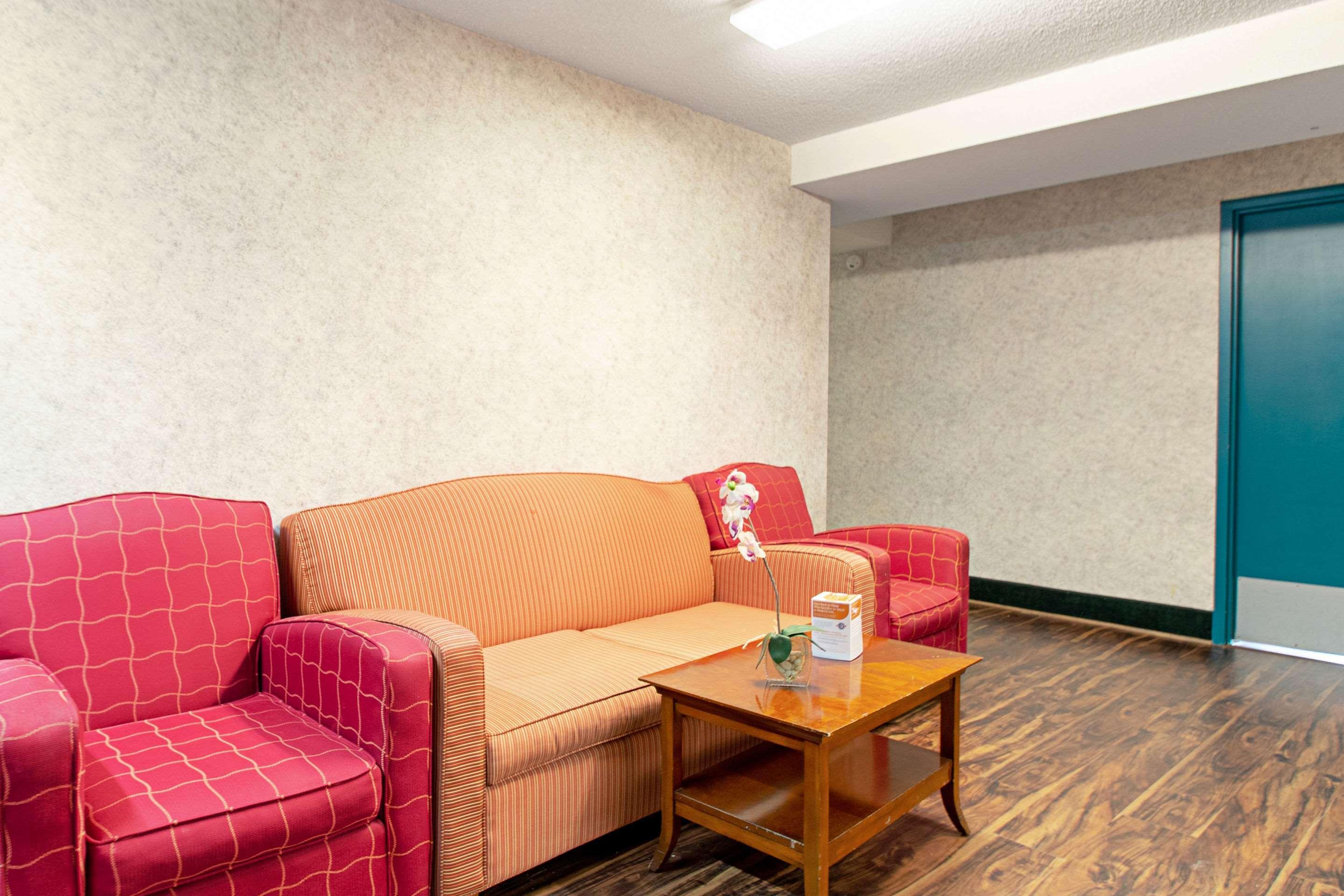 Econo Lodge Utica Eksteriør billede