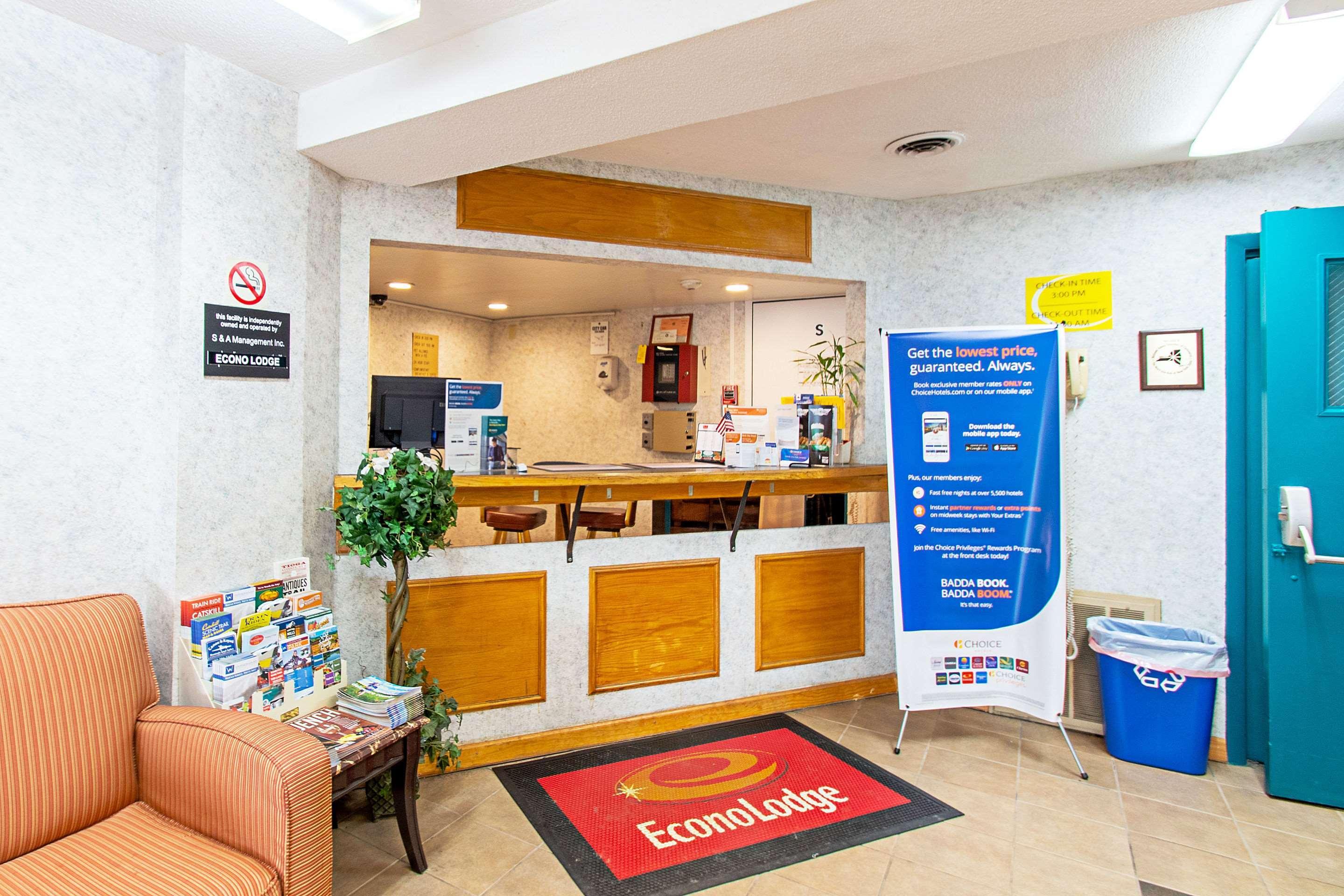 Econo Lodge Utica Eksteriør billede