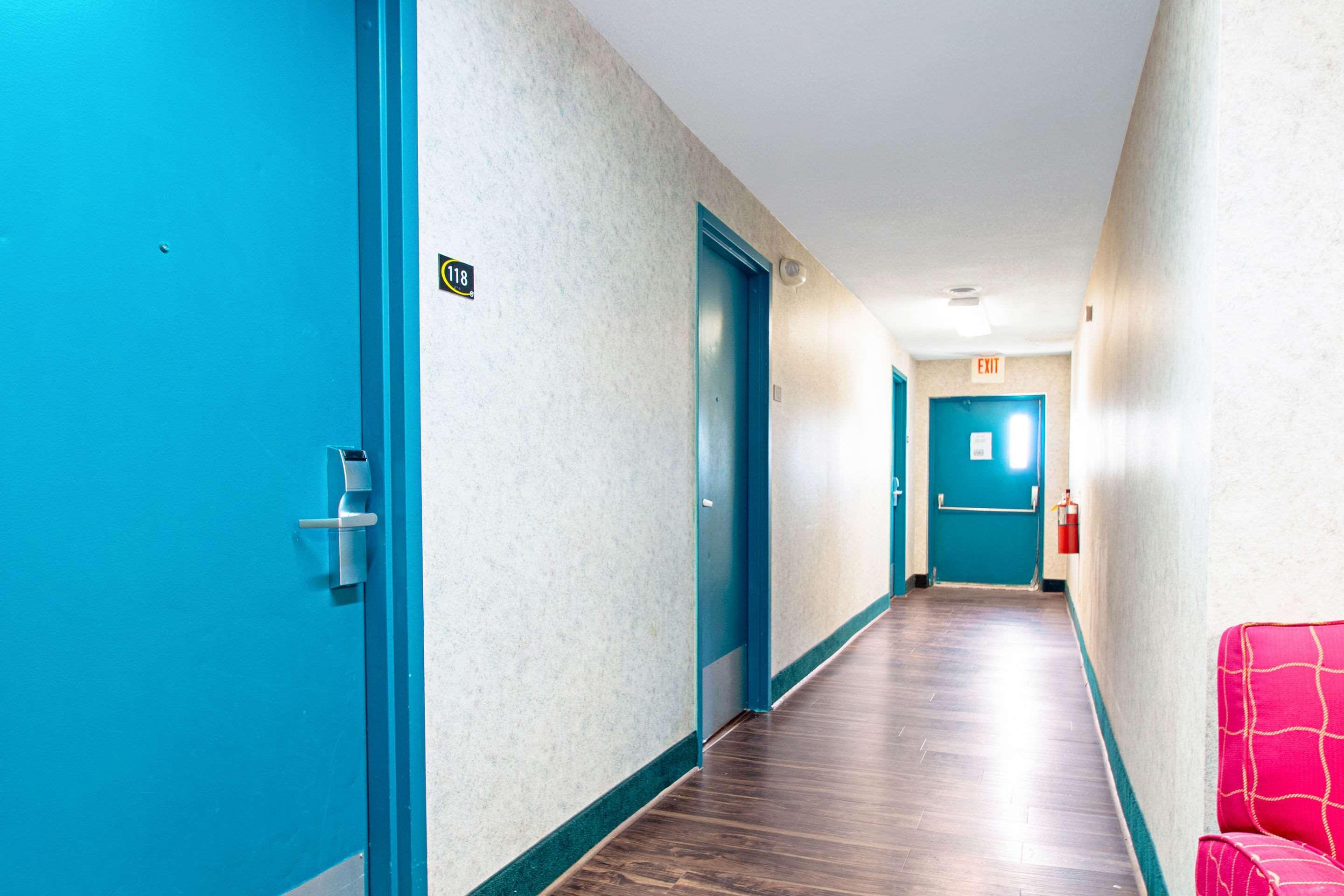 Econo Lodge Utica Eksteriør billede