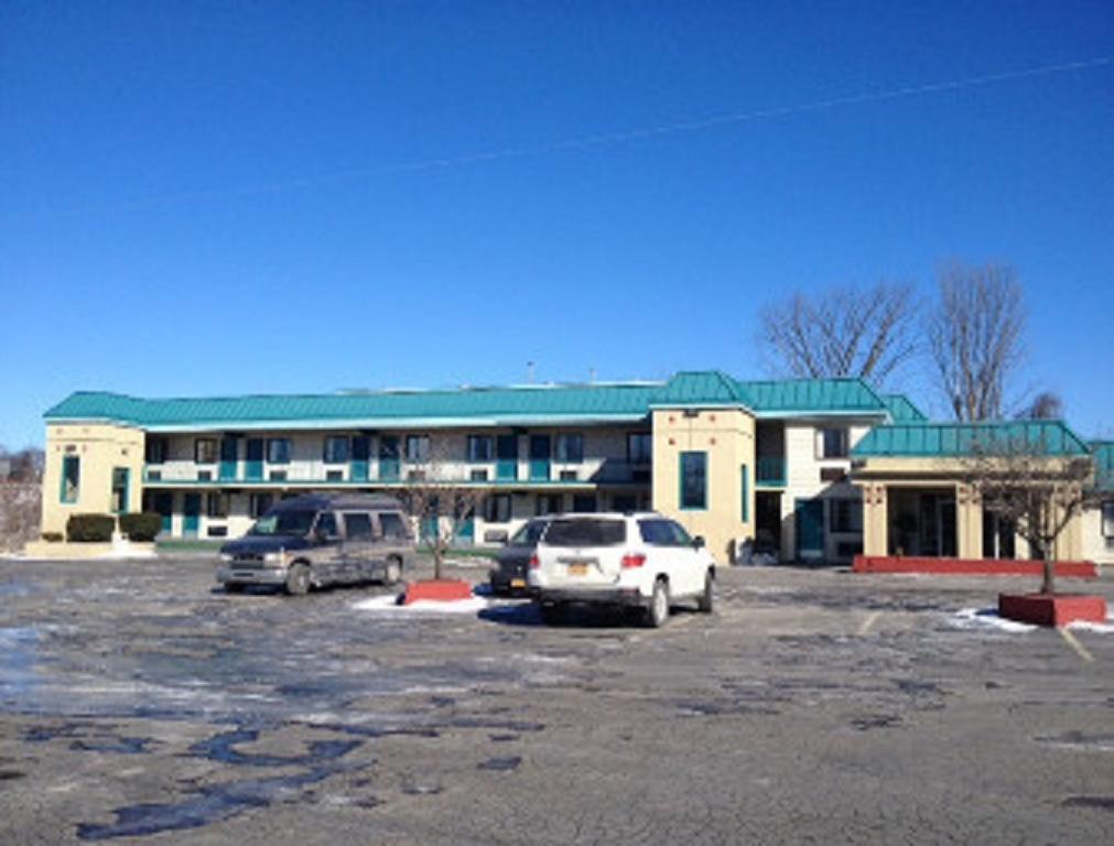 Econo Lodge Utica Eksteriør billede
