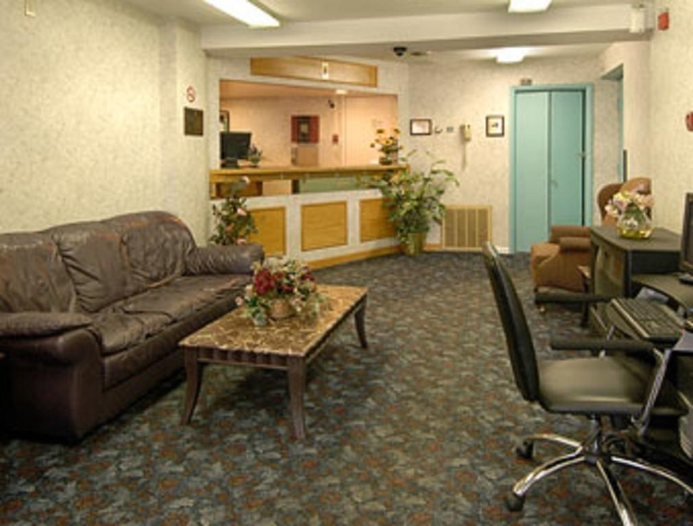 Econo Lodge Utica Eksteriør billede