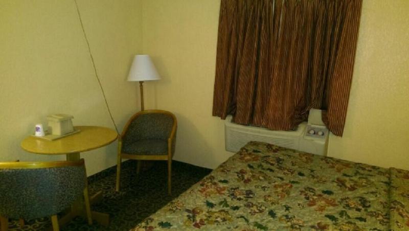 Econo Lodge Utica Eksteriør billede