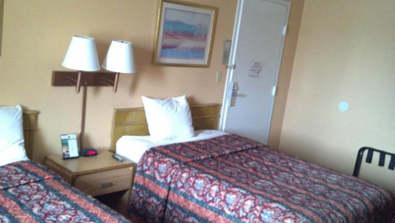 Econo Lodge Utica Eksteriør billede