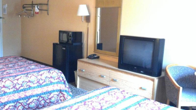 Econo Lodge Utica Eksteriør billede