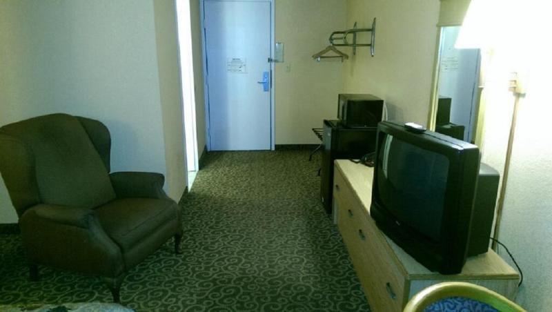 Econo Lodge Utica Eksteriør billede