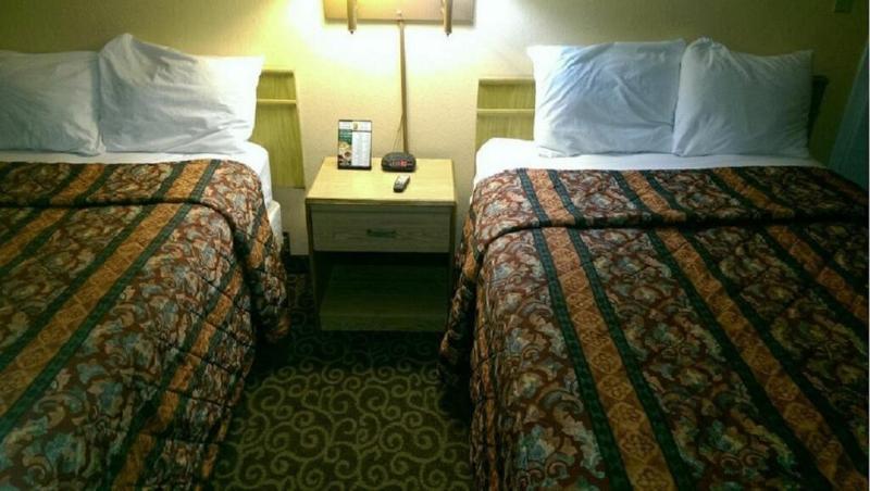 Econo Lodge Utica Eksteriør billede