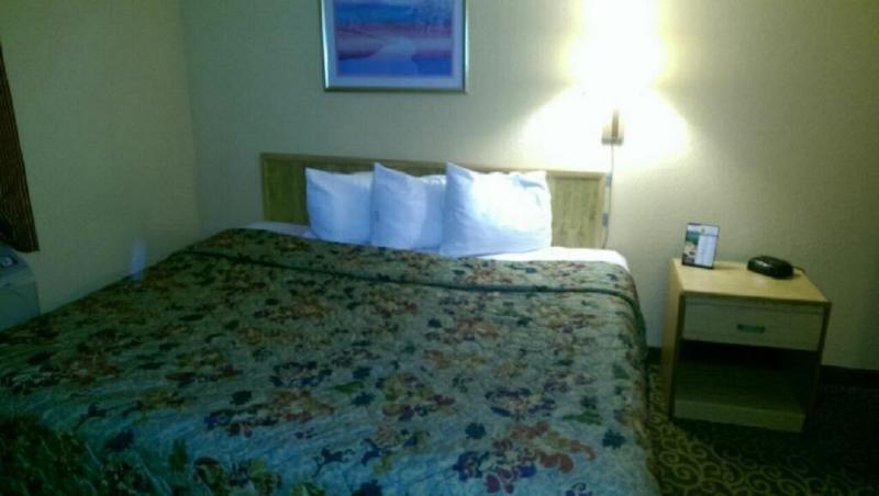 Econo Lodge Utica Eksteriør billede