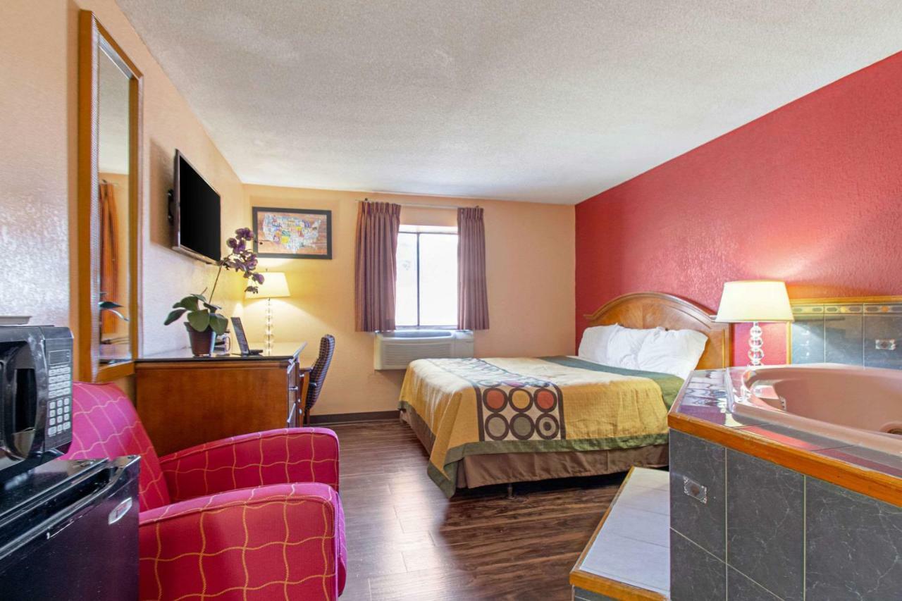 Econo Lodge Utica Eksteriør billede